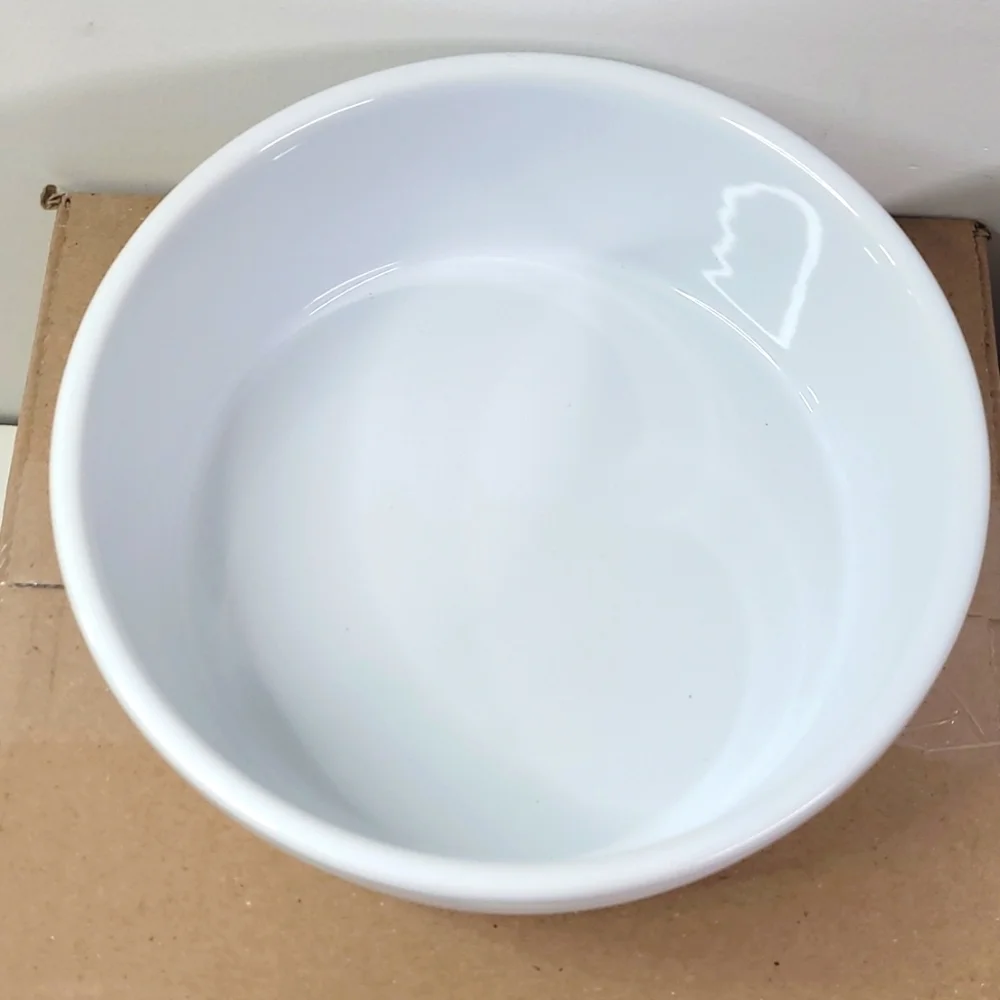 New! White 6 Cup Textured Stoneware Food or Water Bowl with Non-Skid Bottom Grip